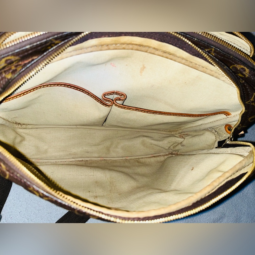 LOUIS VUITTON Monogram Reporter GM Crossbody Shoulder Bag - Picture 4 of 16